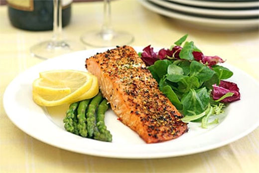 Salmon and Asparagus Packets – Mediterranean Diet Recipe